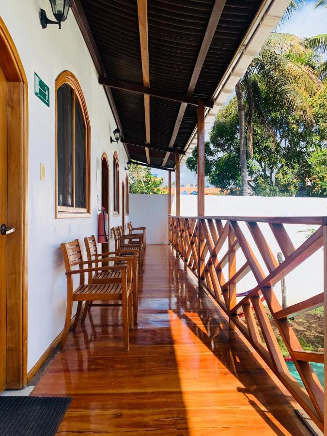 Hostal White House Galapagos Puerto Ayora  Eksteriør bilde