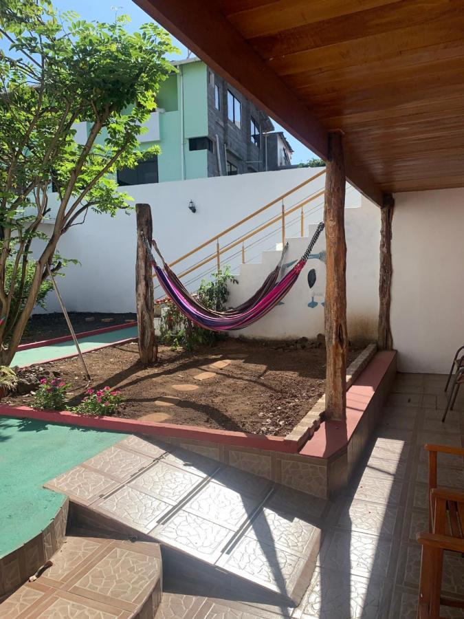 Hostal White House Galapagos Puerto Ayora  Eksteriør bilde