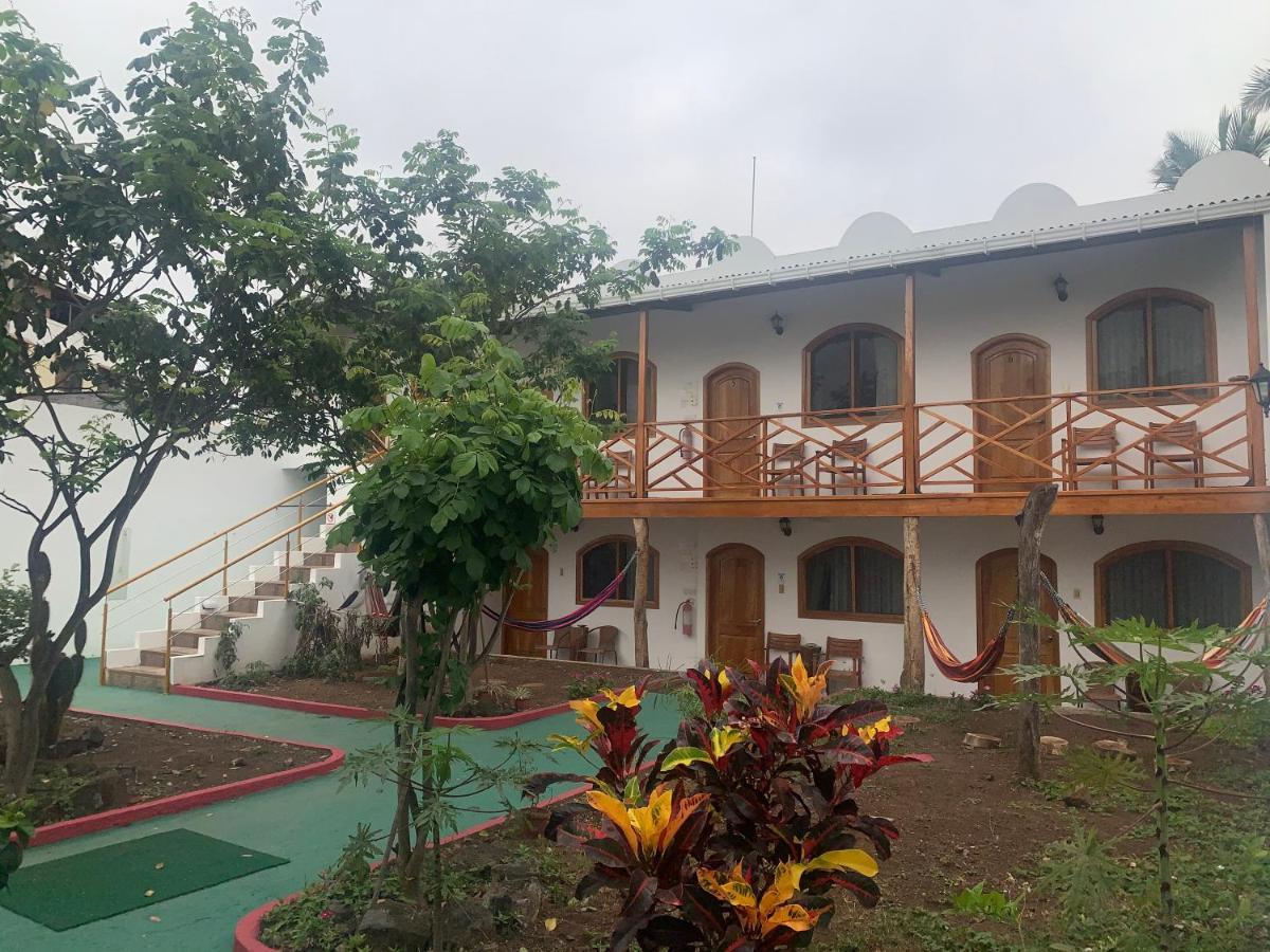 Hostal White House Galapagos Puerto Ayora  Eksteriør bilde