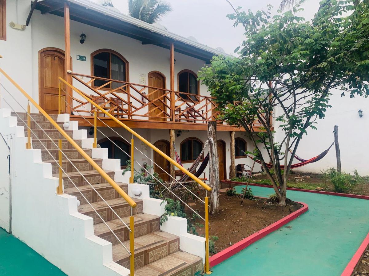 Hostal White House Galapagos Puerto Ayora  Eksteriør bilde