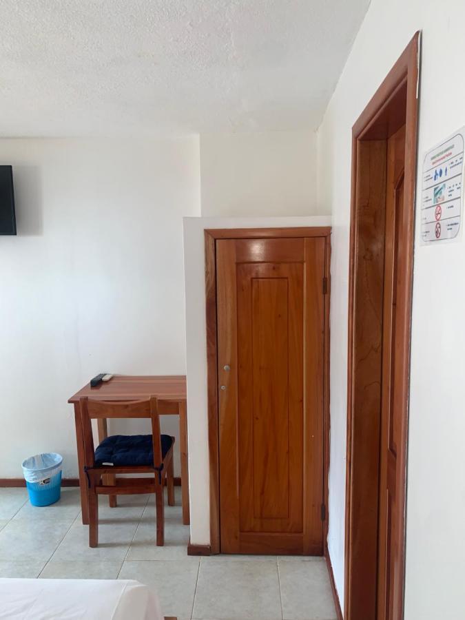 Hostal White House Galapagos Puerto Ayora  Eksteriør bilde