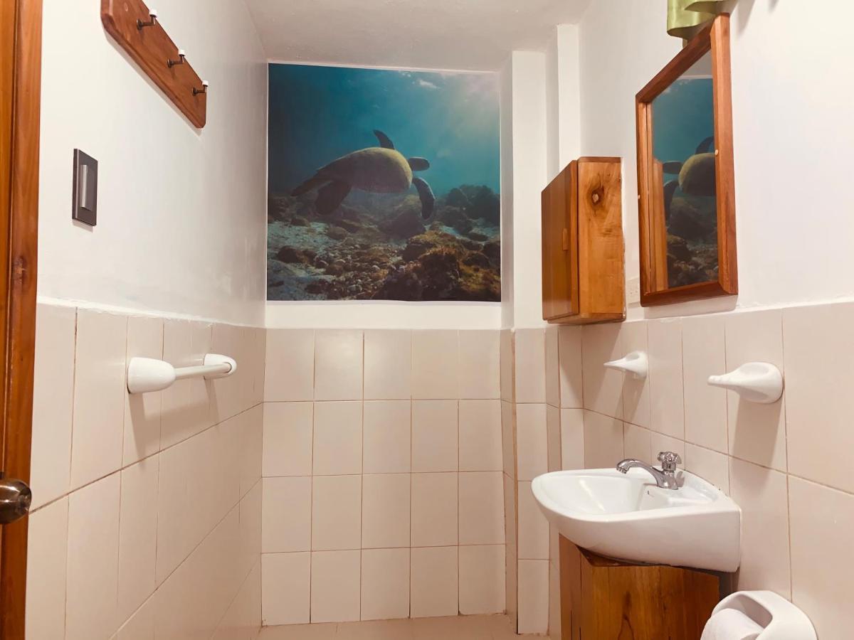 Hostal White House Galapagos Puerto Ayora  Eksteriør bilde