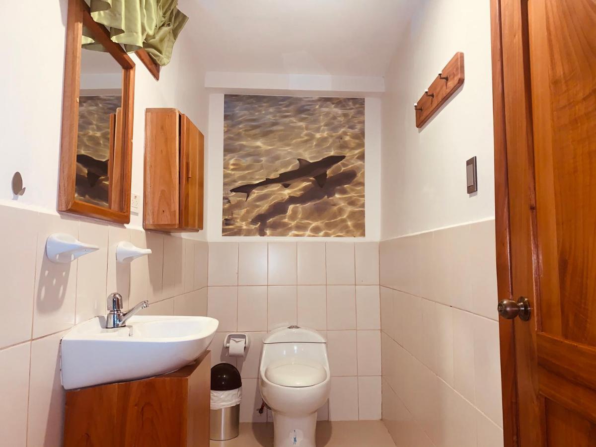 Hostal White House Galapagos Puerto Ayora  Eksteriør bilde