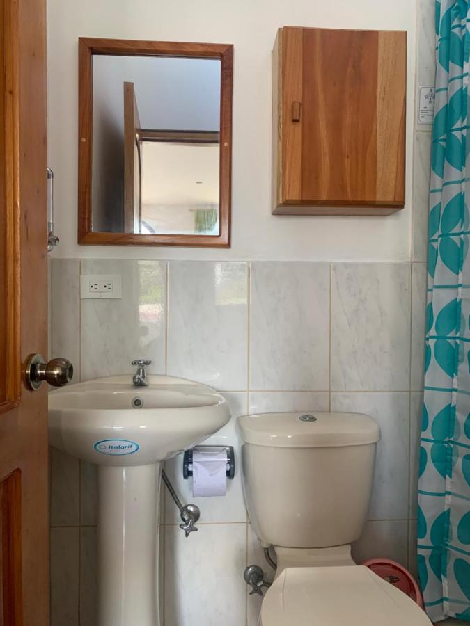 Hostal White House Galapagos Puerto Ayora  Eksteriør bilde
