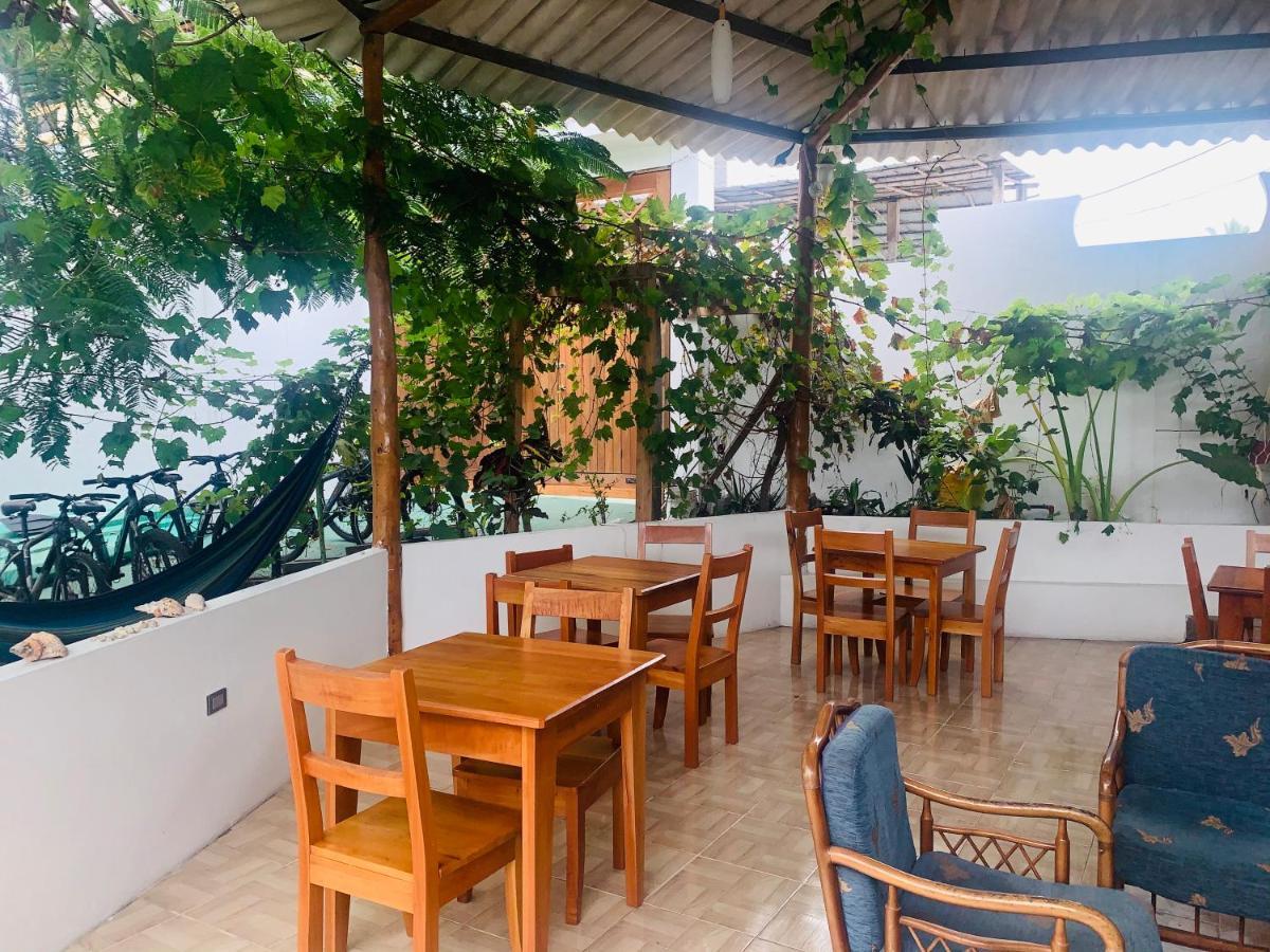 Hostal White House Galapagos Puerto Ayora  Eksteriør bilde