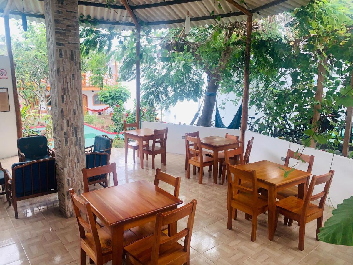 Hostal White House Galapagos Puerto Ayora  Eksteriør bilde