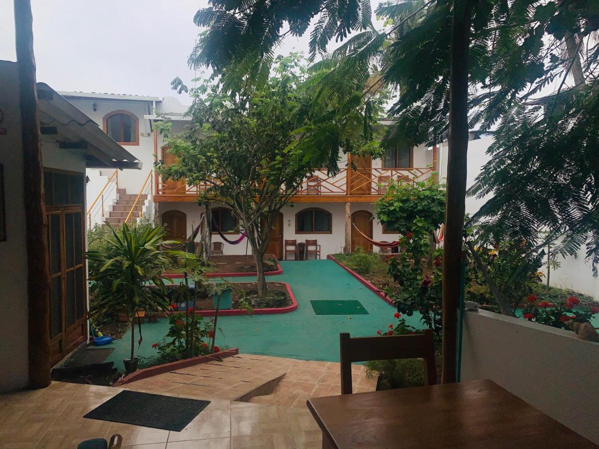 Hostal White House Galapagos Puerto Ayora  Eksteriør bilde