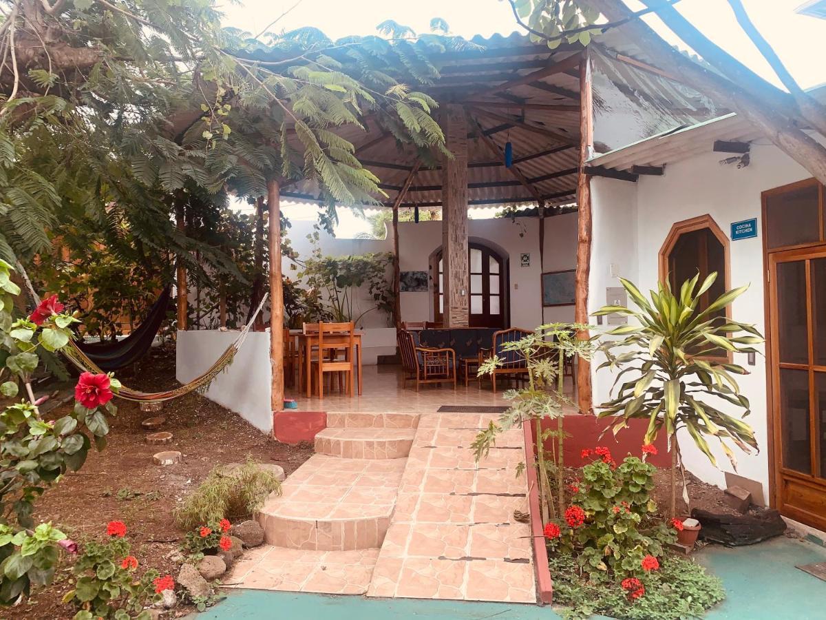 Hostal White House Galapagos Puerto Ayora  Eksteriør bilde