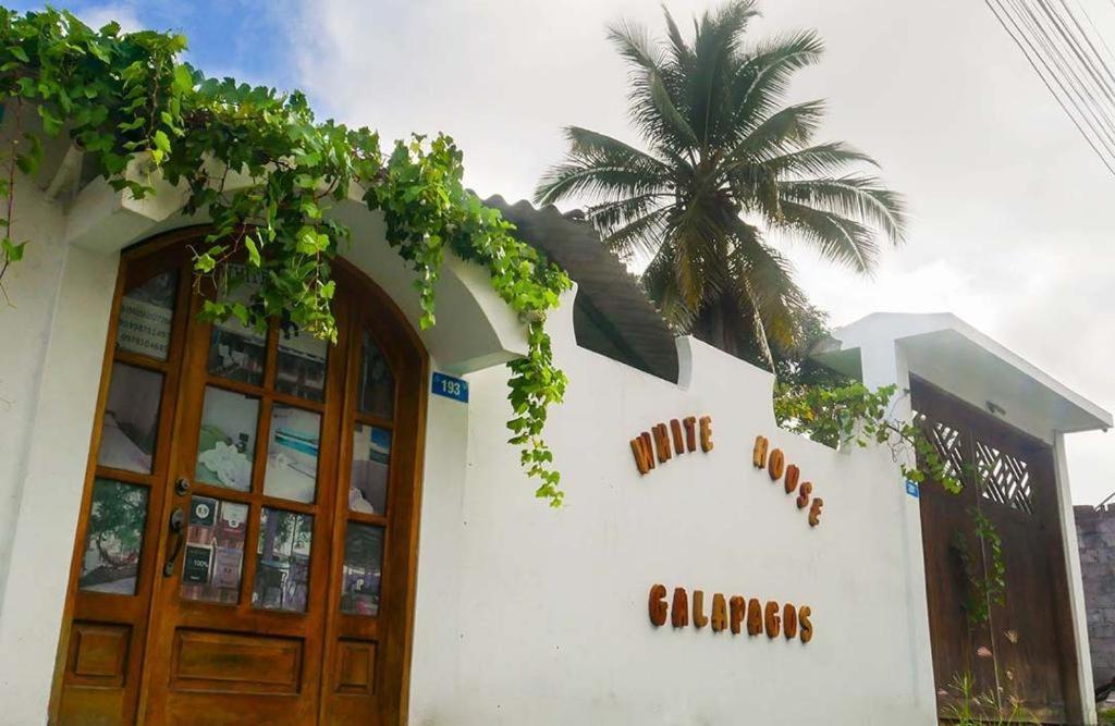 Hostal White House Galapagos Puerto Ayora  Eksteriør bilde