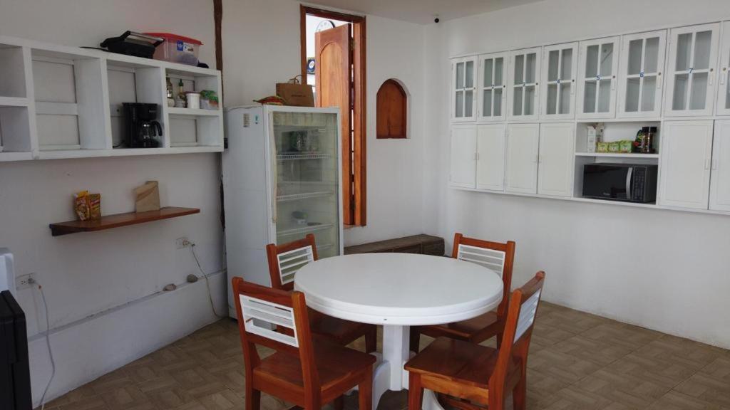 Hostal White House Galapagos Puerto Ayora  Eksteriør bilde