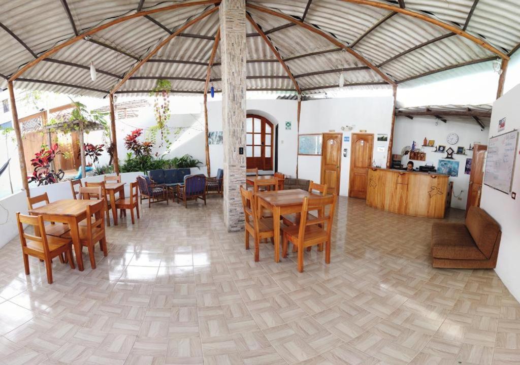 Hostal White House Galapagos Puerto Ayora  Eksteriør bilde