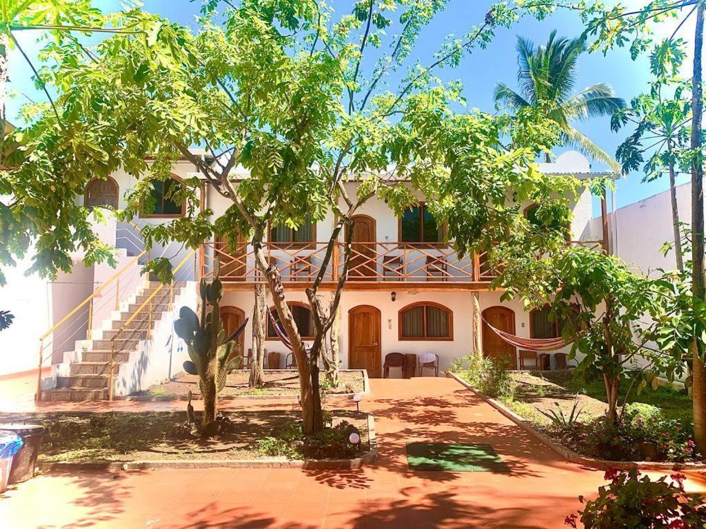 Hostal White House Galapagos Puerto Ayora  Eksteriør bilde