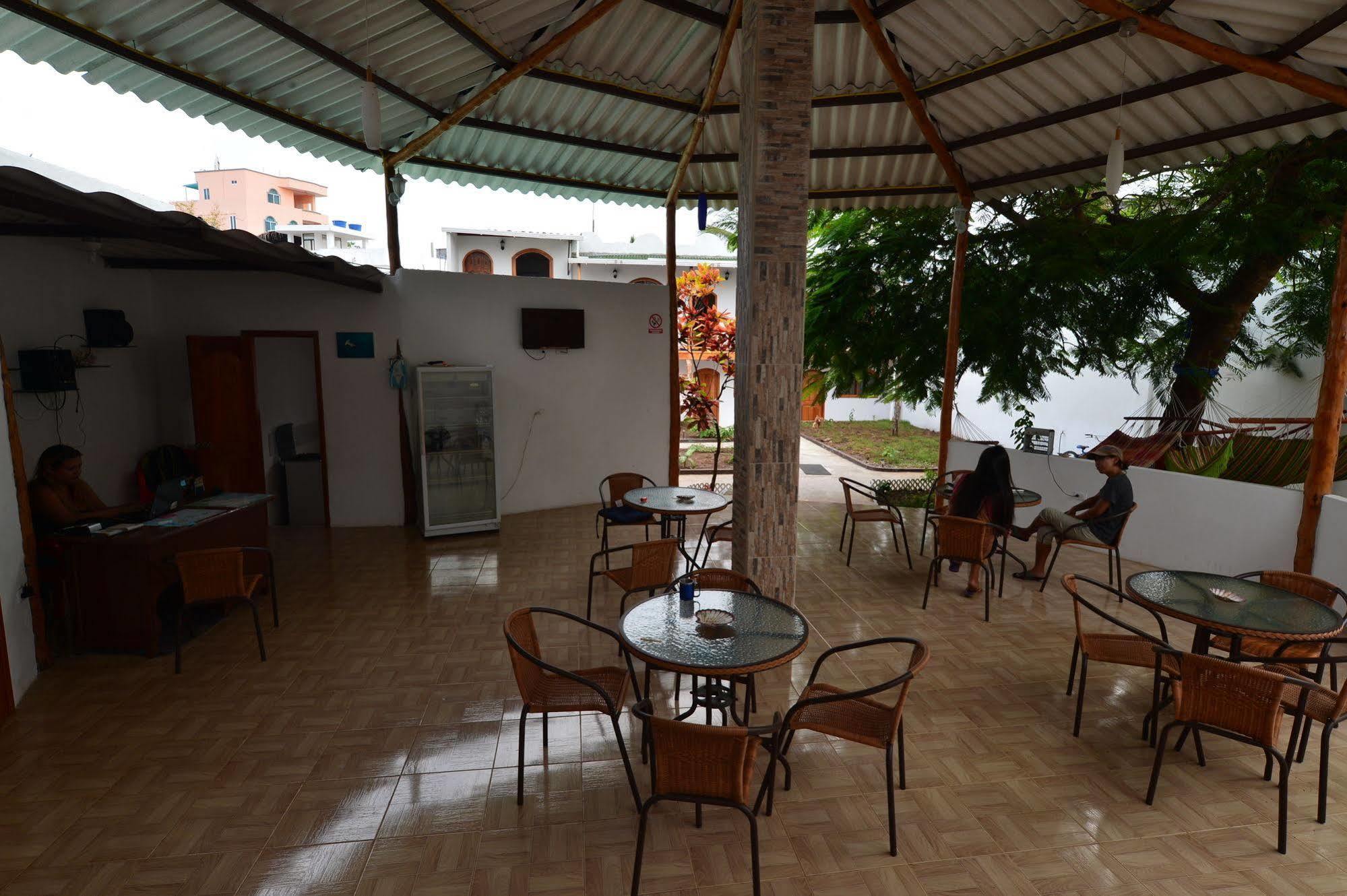 Hostal White House Galapagos Puerto Ayora  Eksteriør bilde