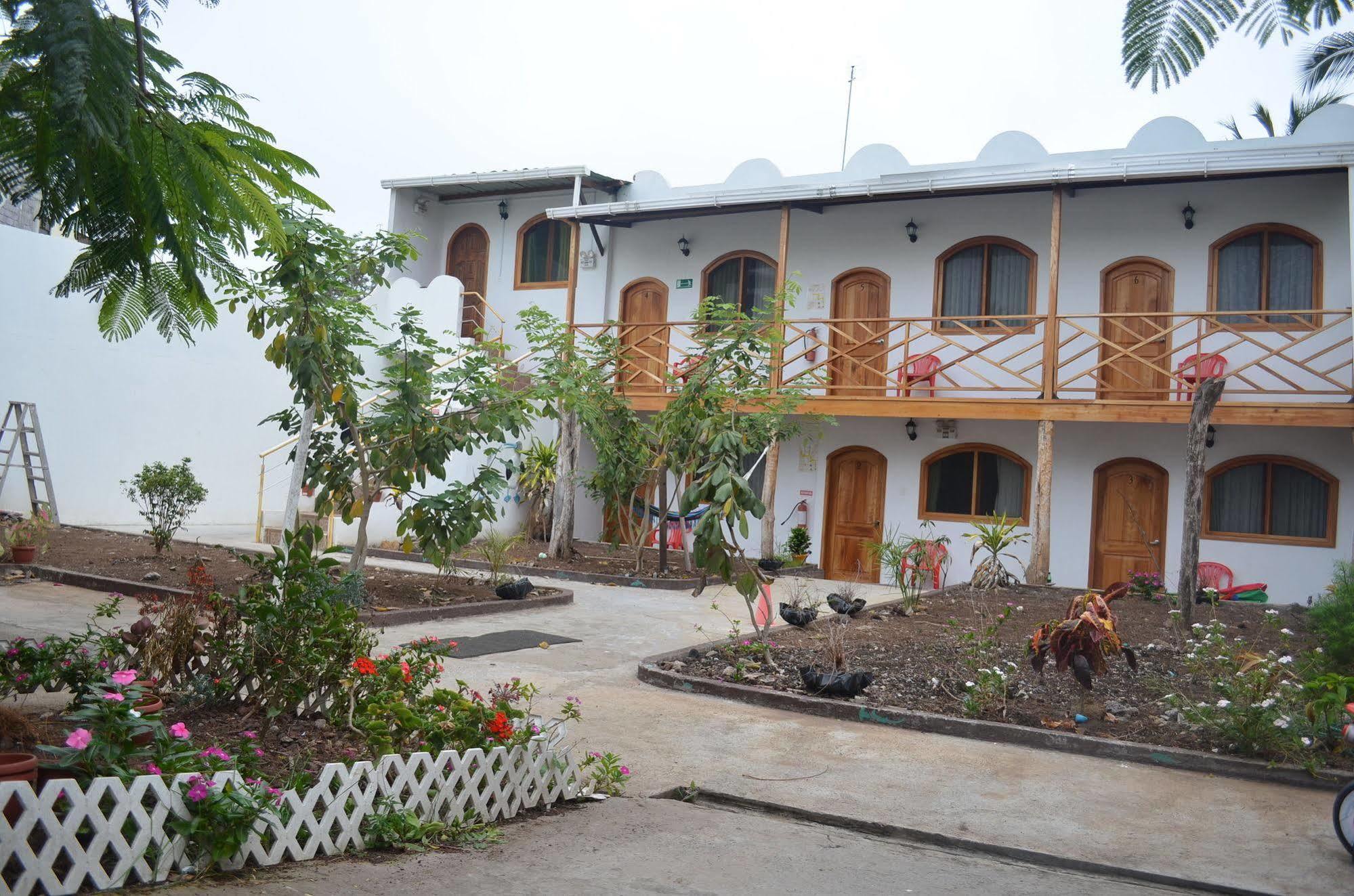 Hostal White House Galapagos Puerto Ayora  Eksteriør bilde