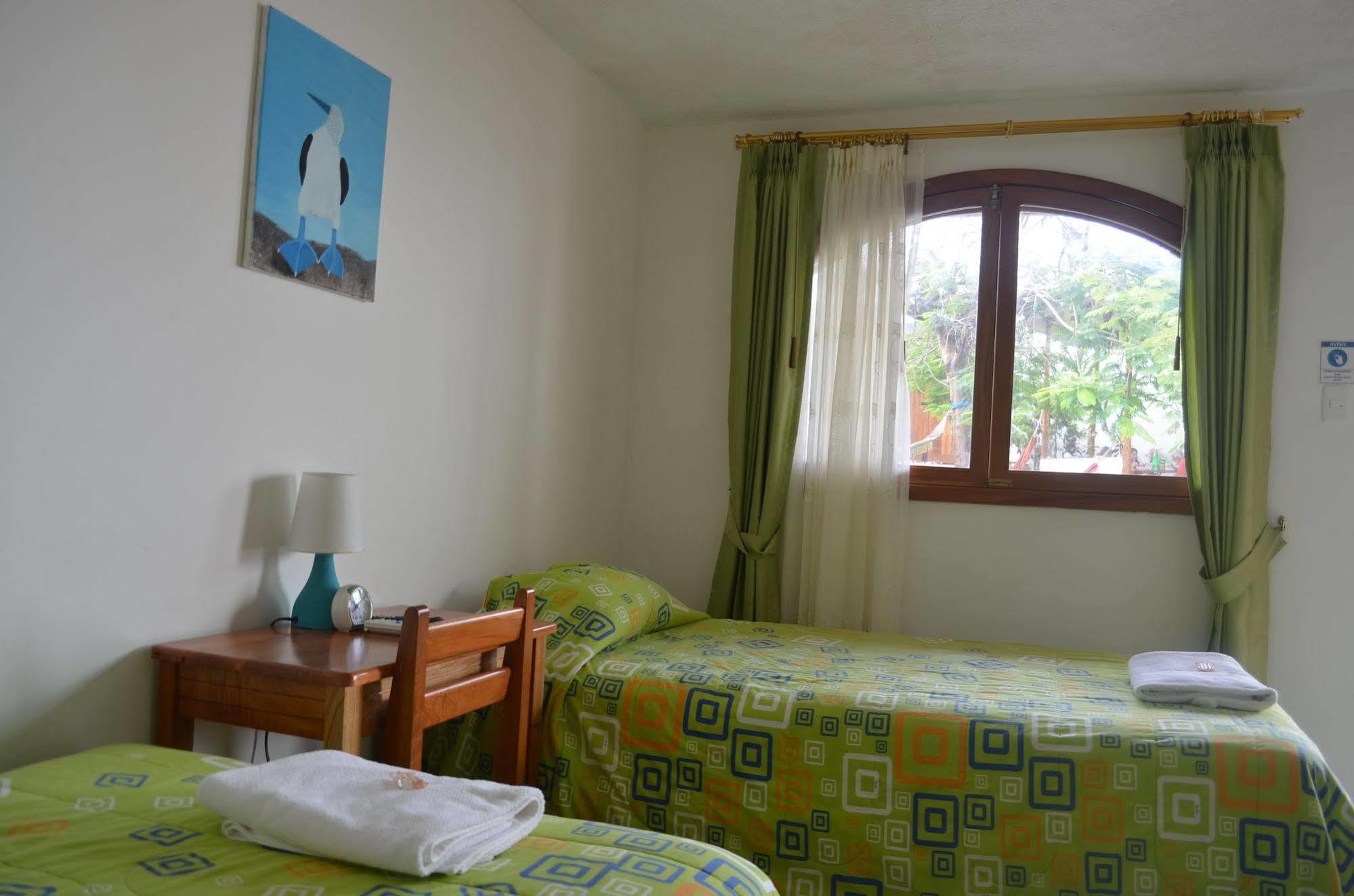 Hostal White House Galapagos Puerto Ayora  Eksteriør bilde