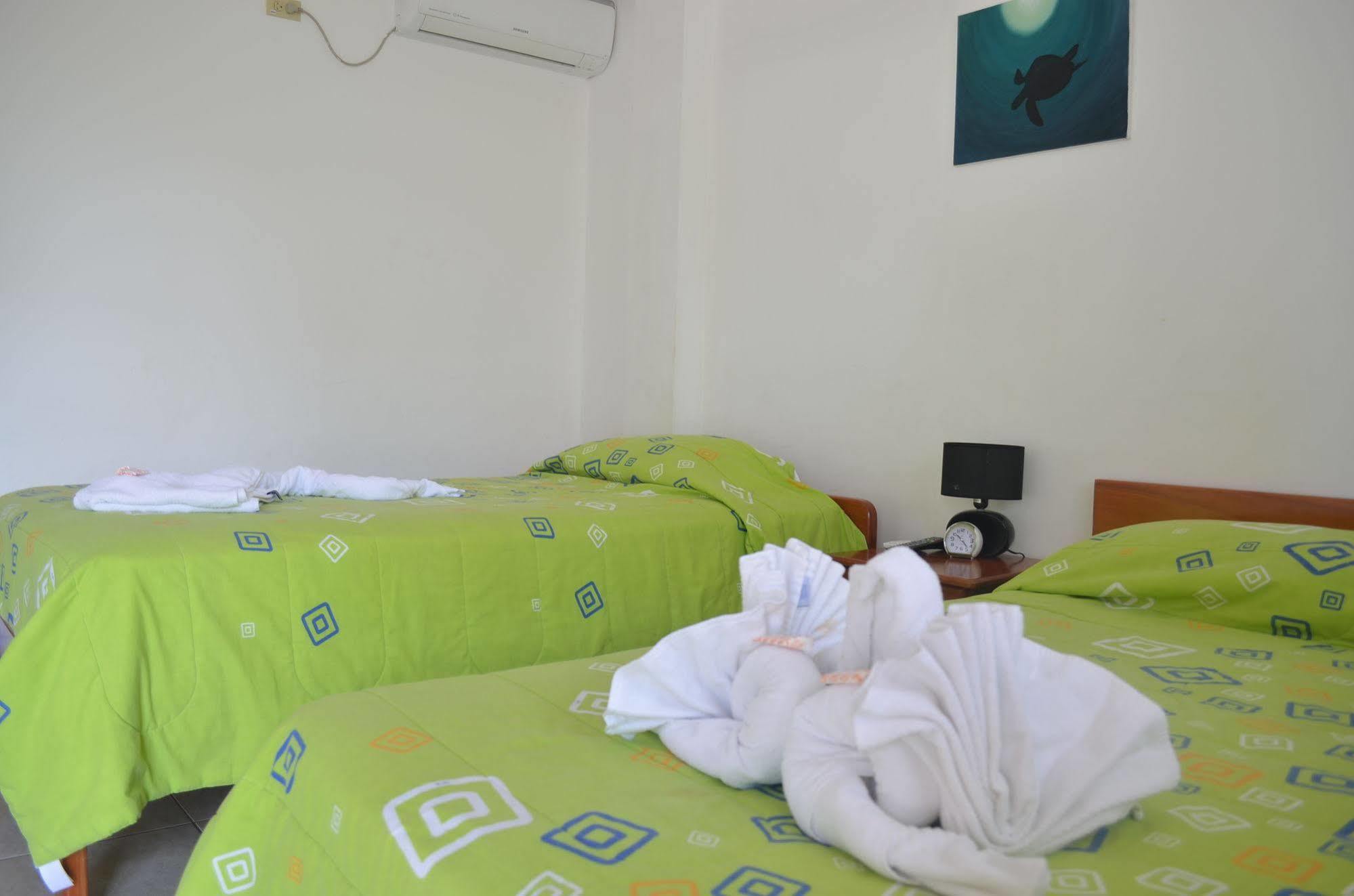 Hostal White House Galapagos Puerto Ayora  Eksteriør bilde