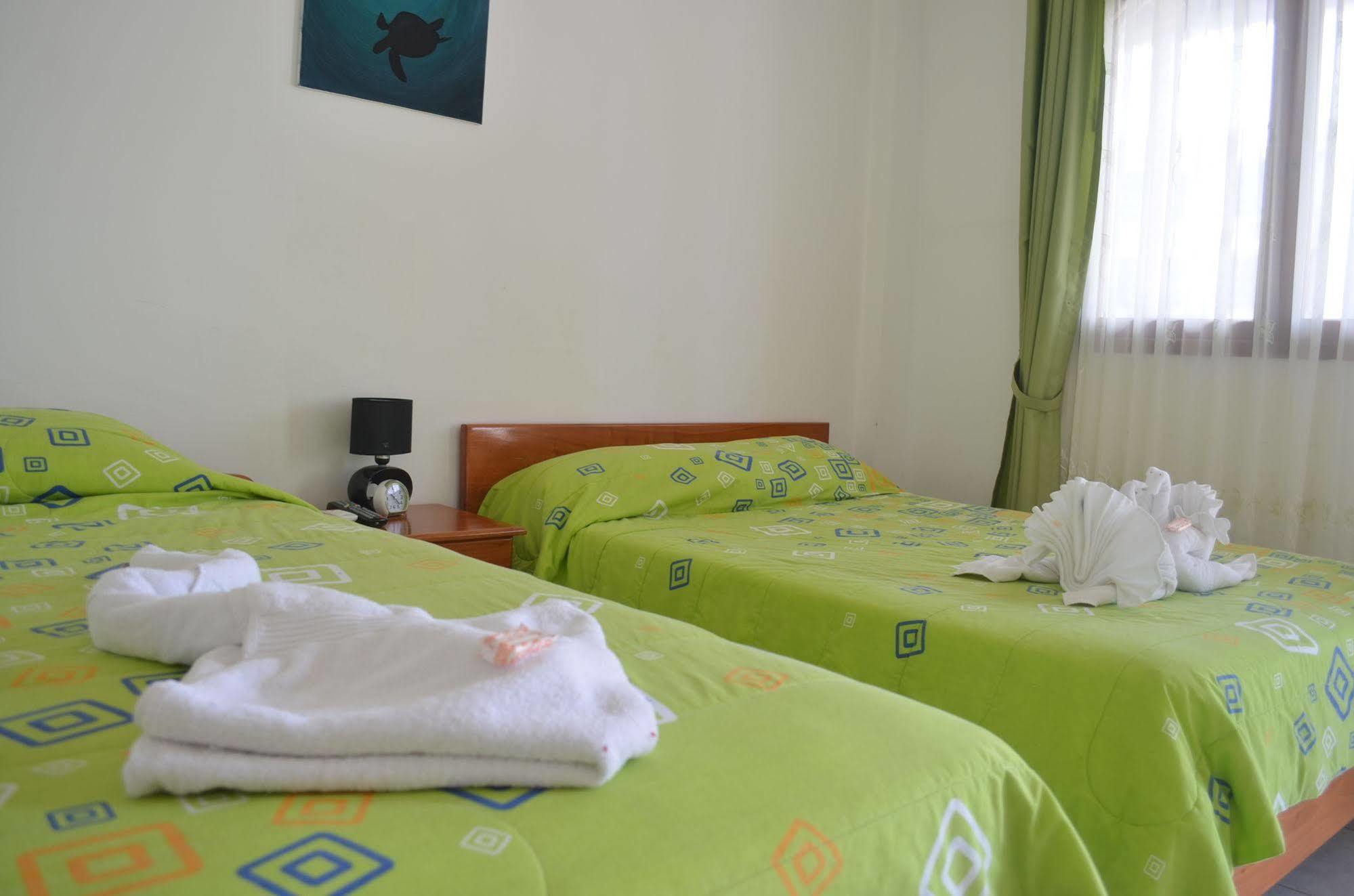 Hostal White House Galapagos Puerto Ayora  Eksteriør bilde