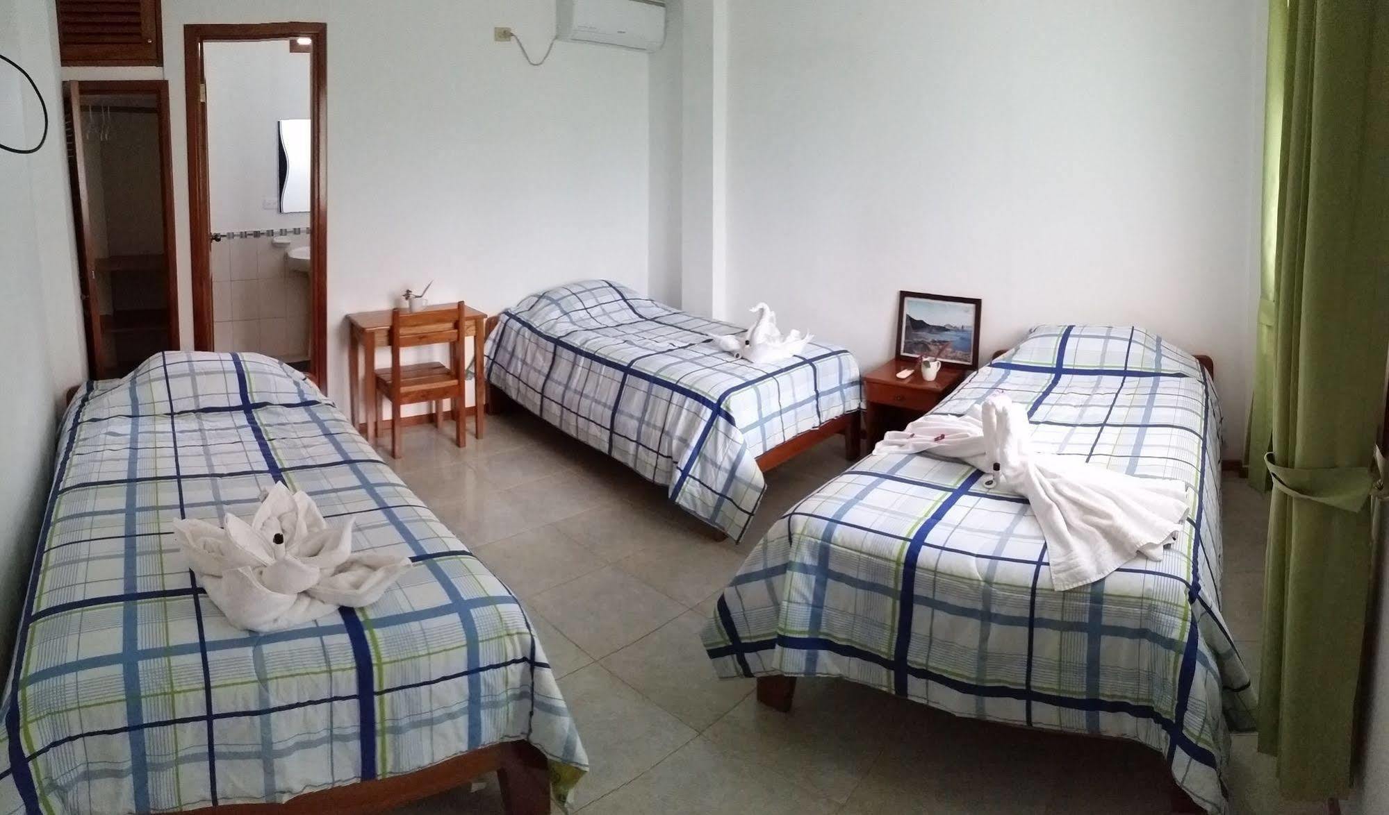 Hostal White House Galapagos Puerto Ayora  Eksteriør bilde