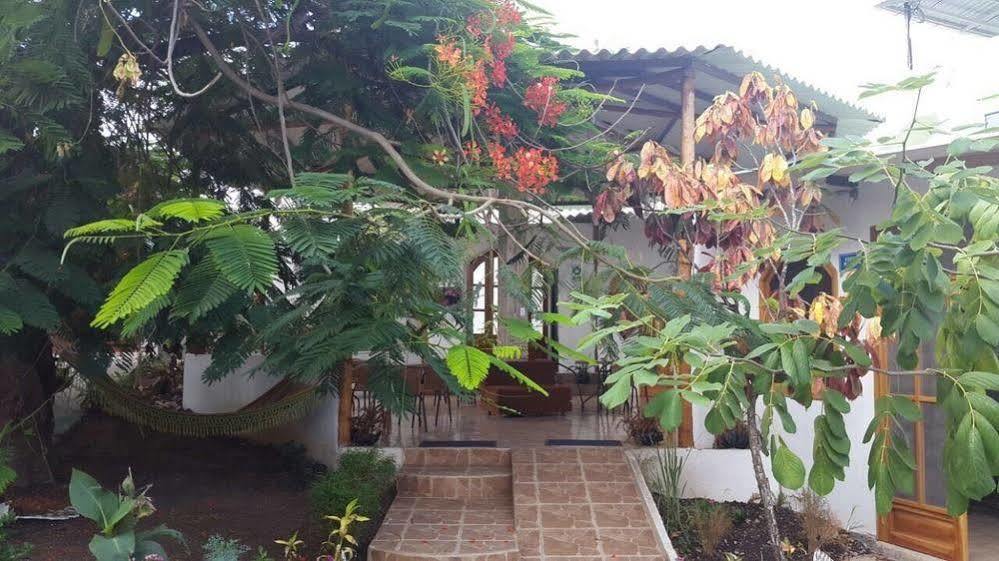 Hostal White House Galapagos Puerto Ayora  Eksteriør bilde