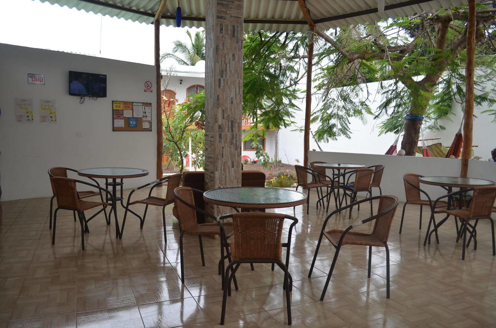 Hostal White House Galapagos Puerto Ayora  Eksteriør bilde