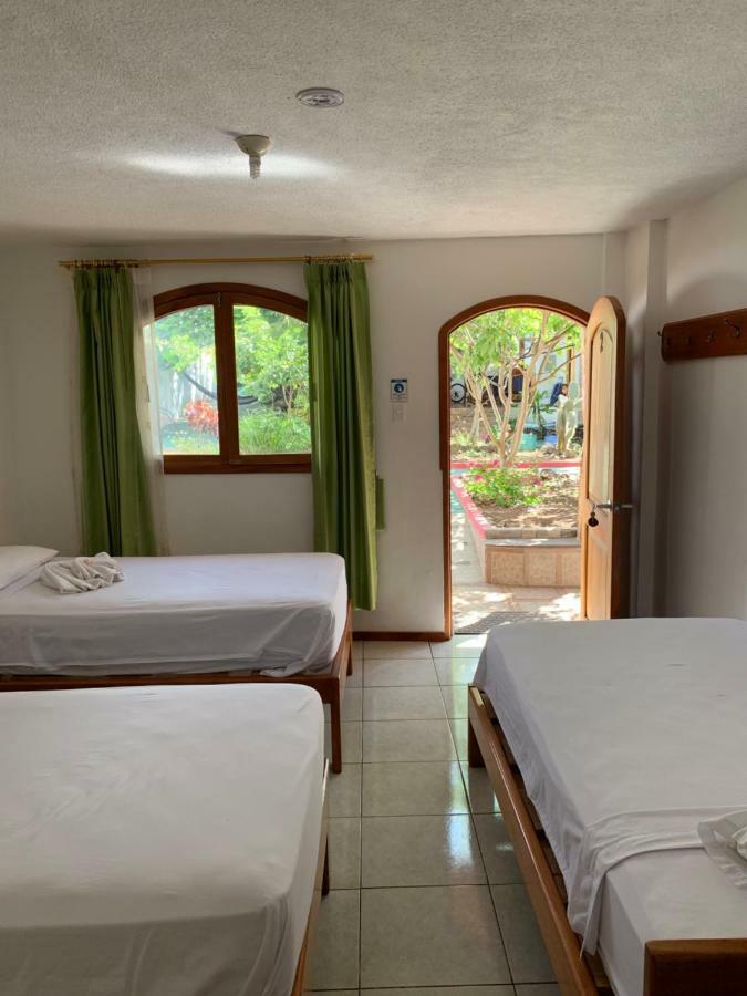 Hostal White House Galapagos Puerto Ayora  Eksteriør bilde